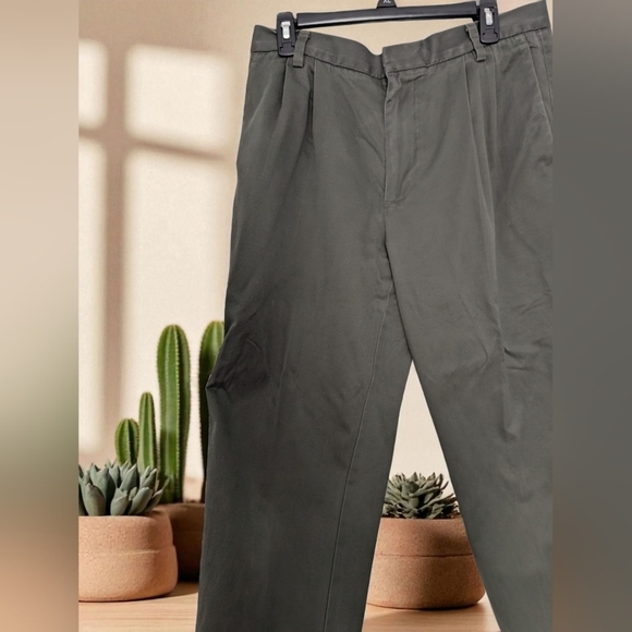 Dockers Men's Dark Olive Chinos Size 34x31 (EUC) - Picture 8 of 14